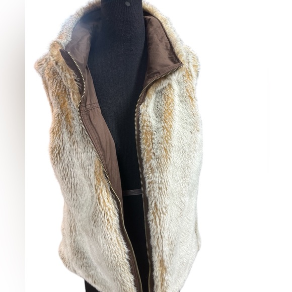 Gap Vest, women’s small, brown, faux fur, zipper, snap pockets, reversible - Picture 3 of 6